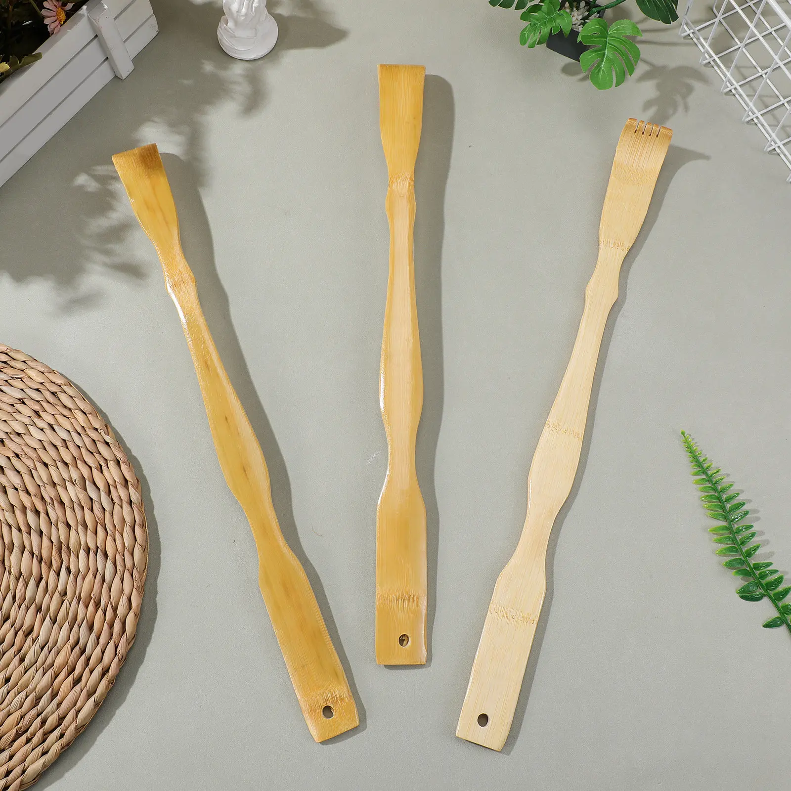 

3Pcs Long Handle Bamboo Back Scratcher Heavy Duty Wood Scratching Tool for Itchy Spots Gentle Massage for Men Women Easy Grip