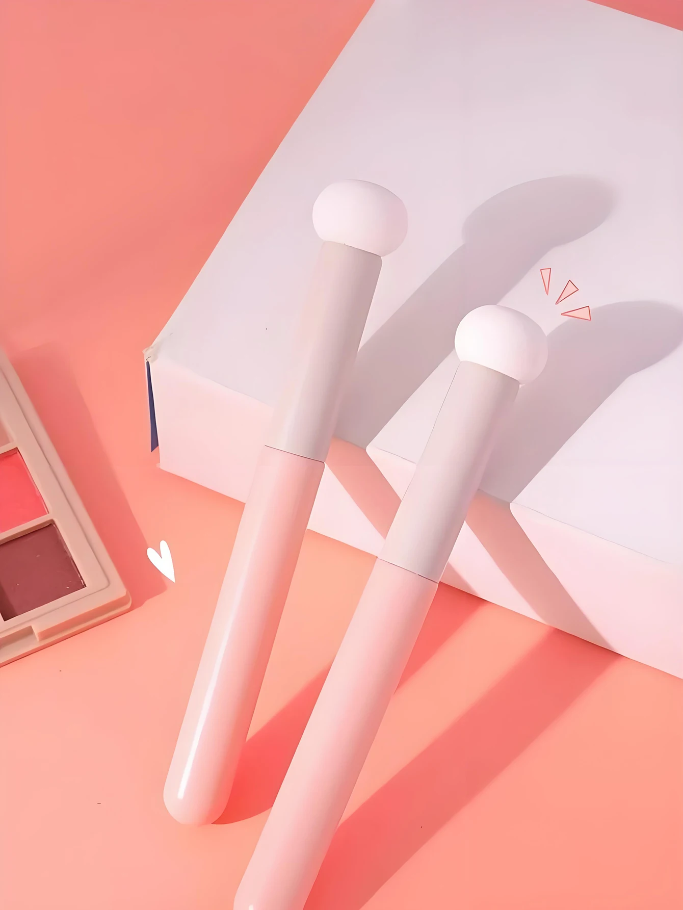 1/2PCS マッシュルームヘッドスポンジチップコンシーラーブラシ、目の下、涙溝、笑顔のラインをカバーするための柔らかい小さなディテールブラシ