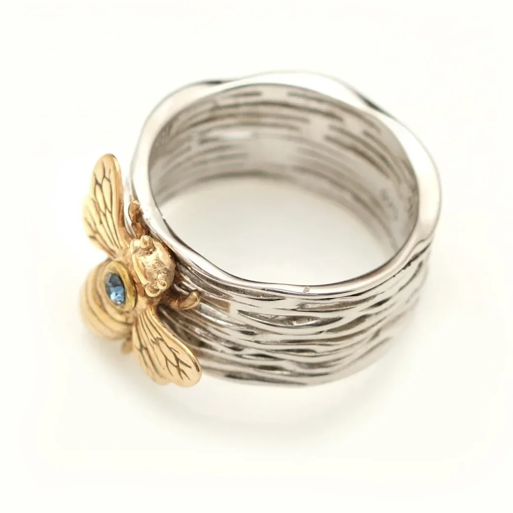 Newly developed fashion bee ring, two-color alloy jewelry catwalk wear accessories popular jewelry