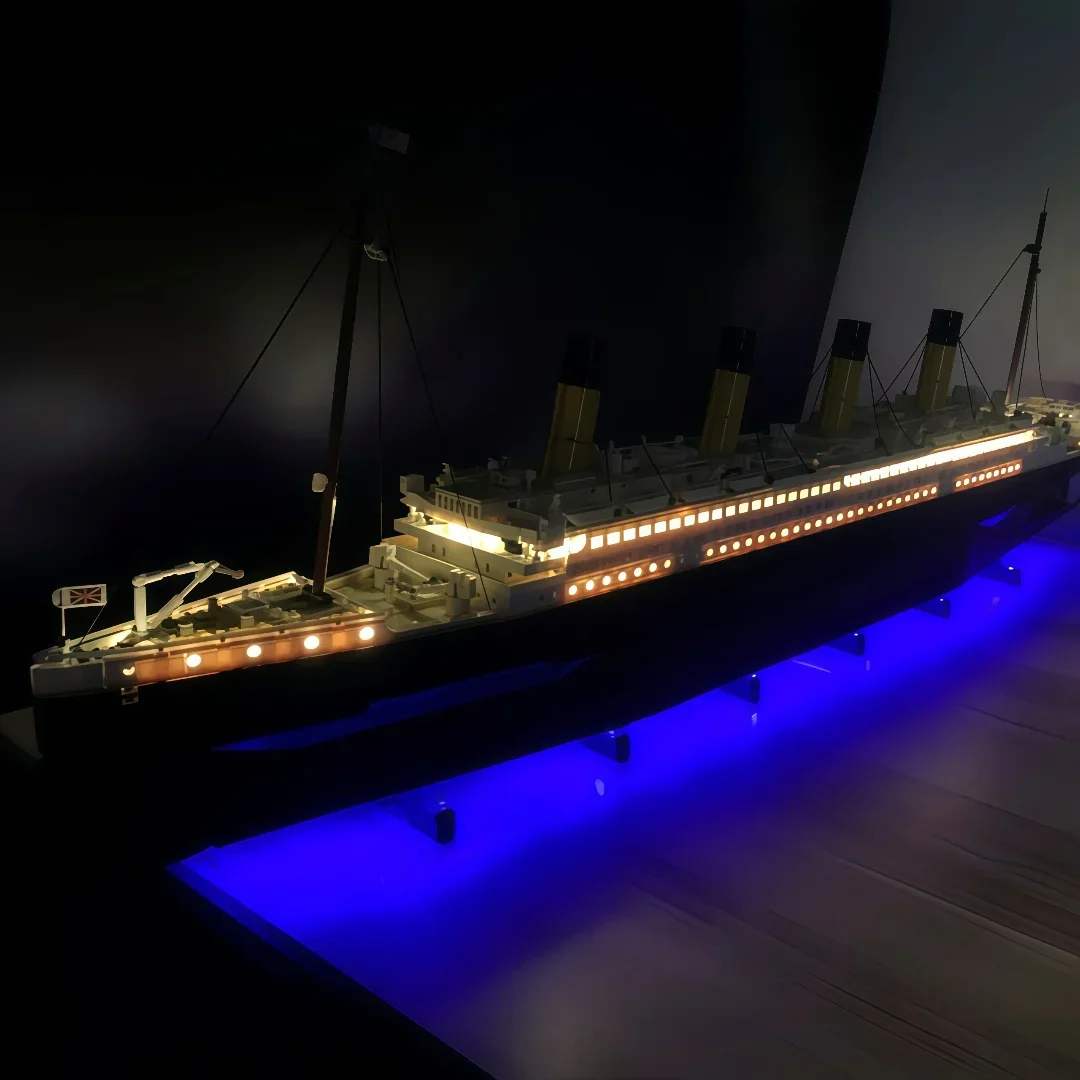 مصباح ليد لتيتانيك 10294 اللبنات مصباح التحكم عن بعد (لا تشمل اللبنات) هدية عيد الميلاد الكريسماس