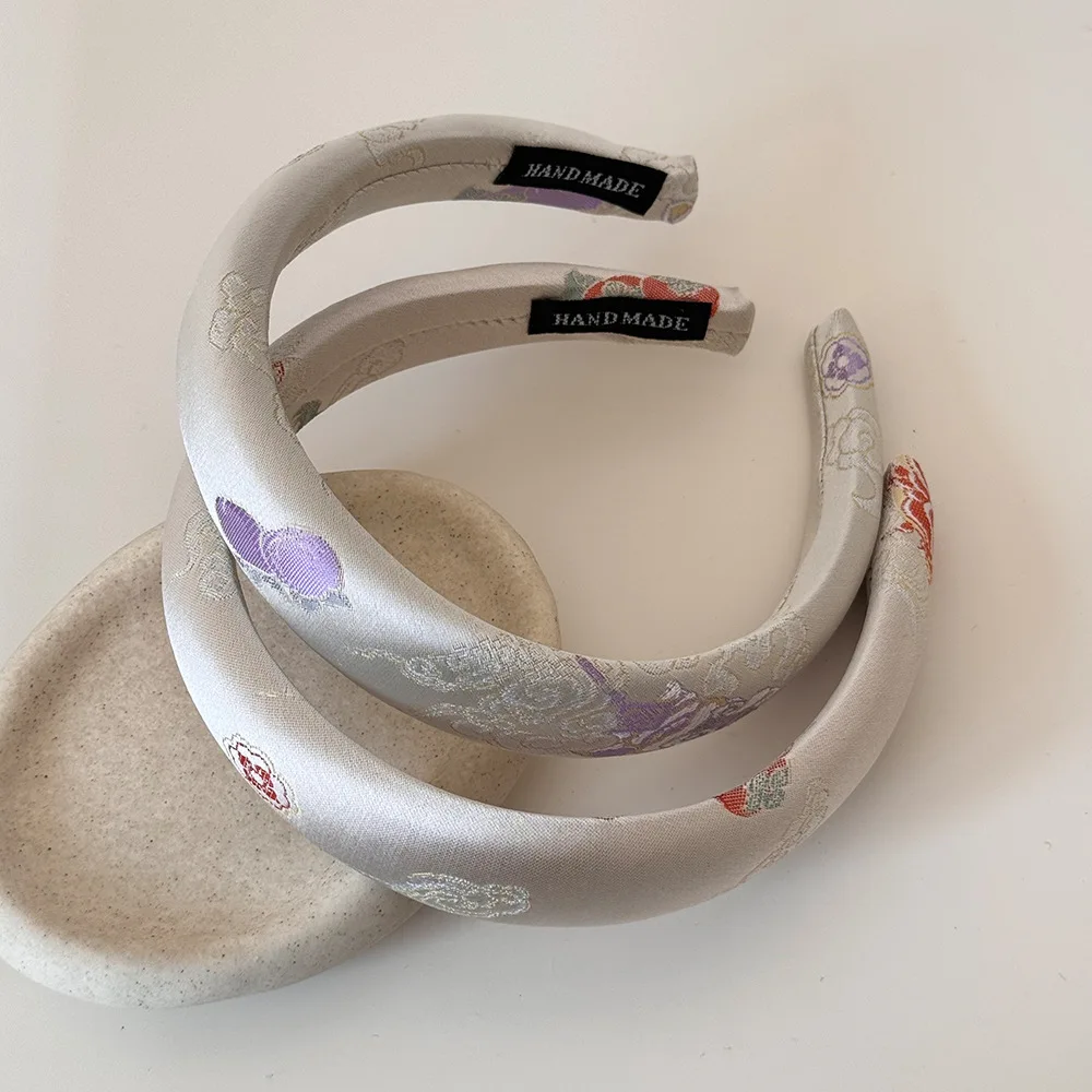 

Refined Oriental Brocade Padded Headbands Traditional China Floral Embroidered Fabric Hairbands For Women Daily And Formal Wear