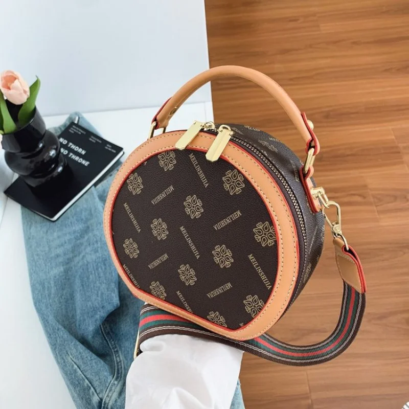 

Ladies Messenger Bag Made Of Premium Leather Boasting Casual Paris Neat Spacious Soft Daily Modern Style​