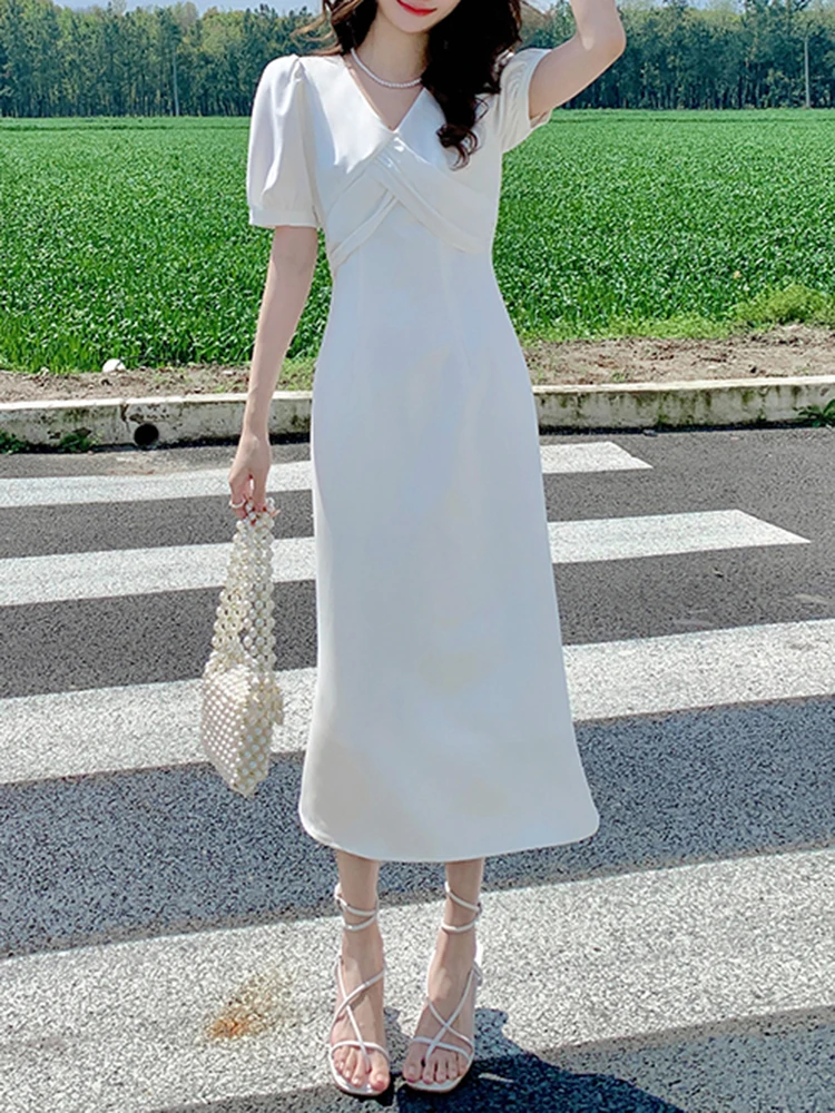 

Jielur New Women's White Dress Summer French Elegant Female V-neck Dress Fashion Simple Puff Sleeve Slim Fit Fishtail Dresses