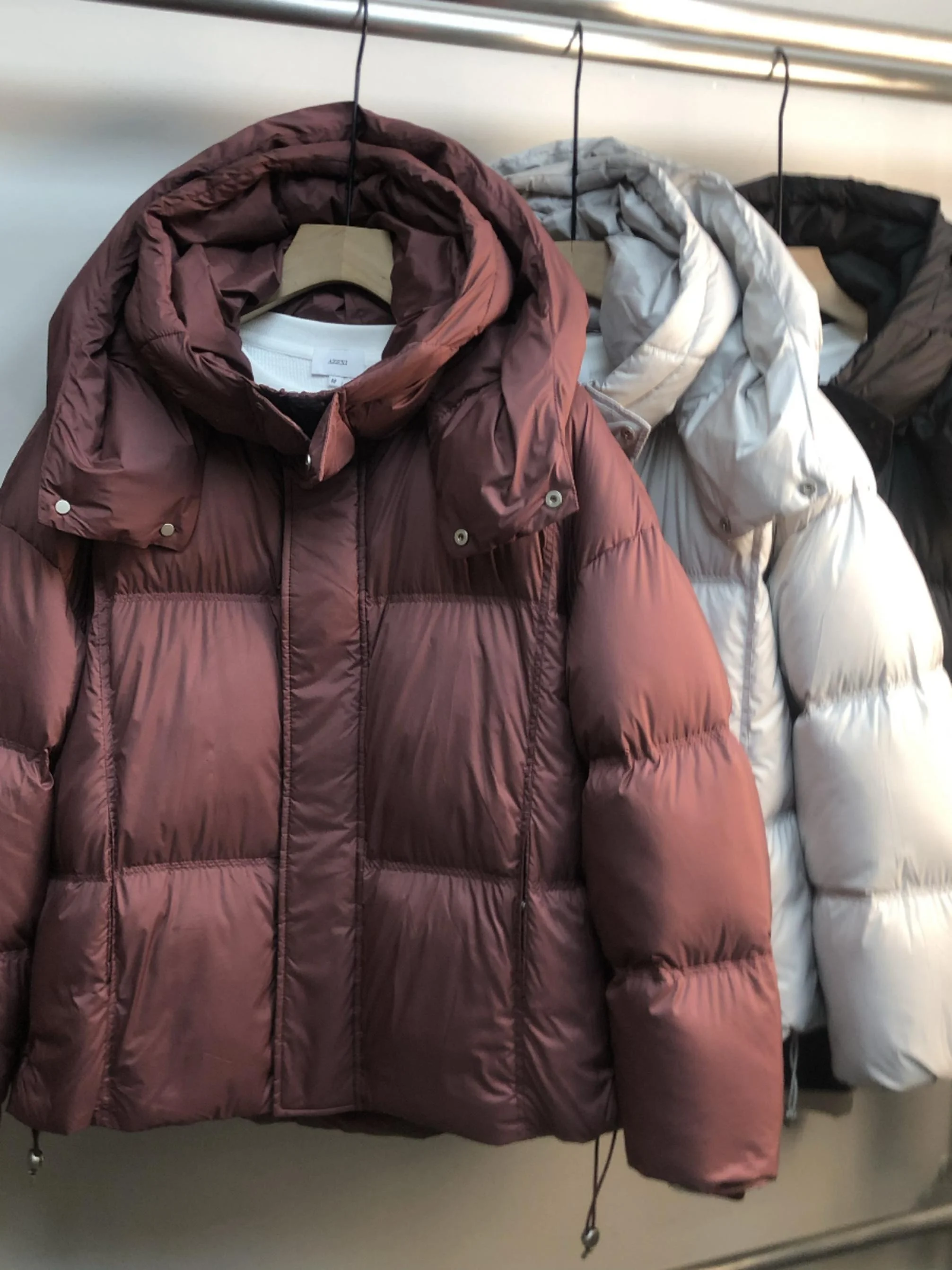 

Парные утепленные куртки-пуховики 2024 года: Новые зимние теплые мужские пальто с отстегивающимся капюшоном из полиэстера для молодежи