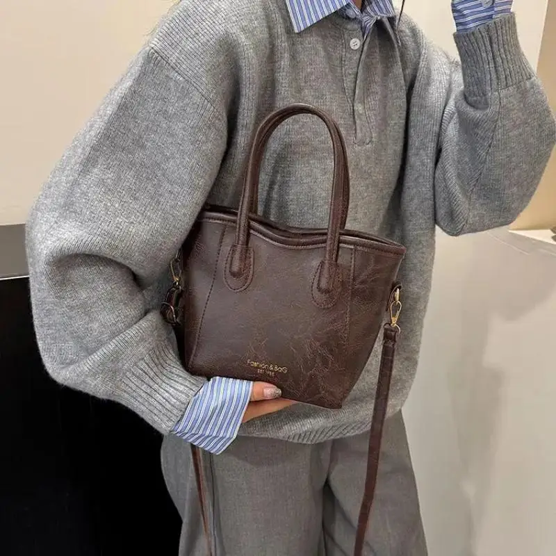 Versatile PU Leather Shoulder Bag for Women with Retro Design Perfect for Office and Travel