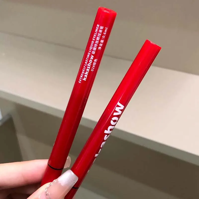 قلم كحل سائل فائق النعومة من كاكاشو، مكياج غير ملطخ، مقاوم للماء ومضاد للتعرق، قلم كحل غير ملطخ