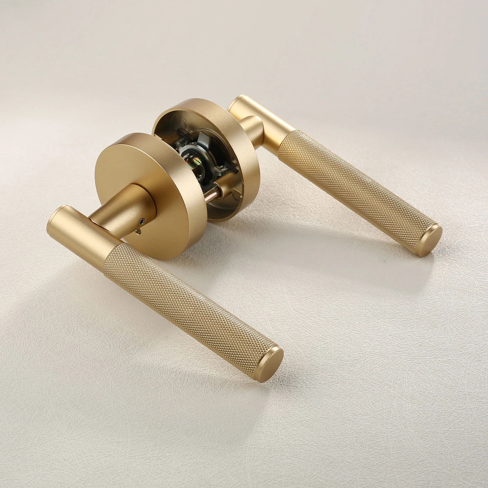 Viladepot 2PCS Privacy Door Handle Rear Knurled Handle Lever Matte Gold Round Base Bedroom Bathroom Door Lock Reversible