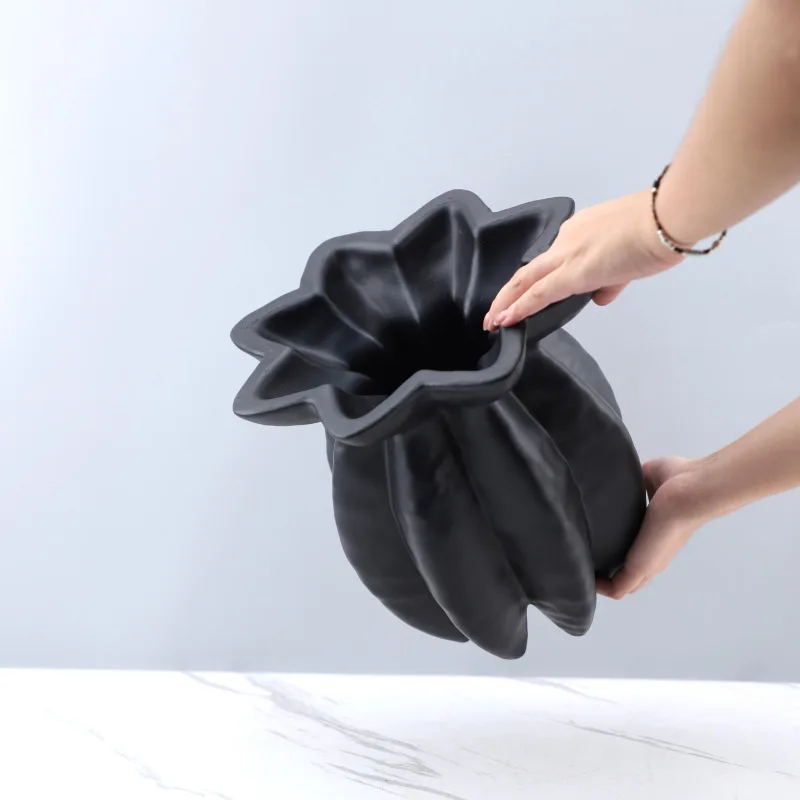 Black Resin Handicrafts Flower Vase Petal-shaped Pleated Tray Flower Arrangement Accessories Geometric Sculpture Home Decoration