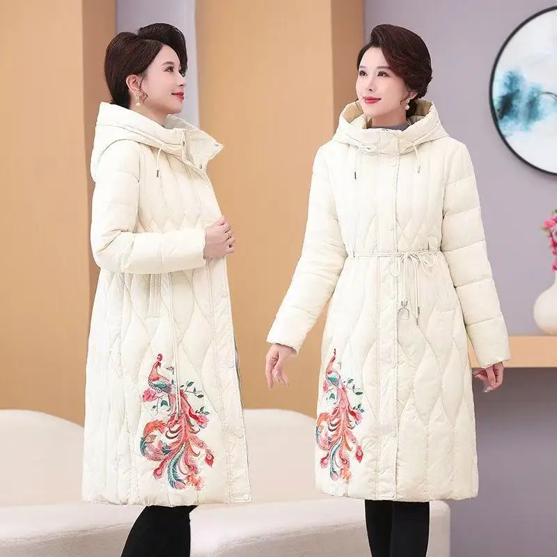 سترة شتوية بقلنسوة لعام 2025 سترة نسائية جديدة دافئة سترة عصرية من القطن للنساء معطف طويل بمزاج نحيف معطف نسائي