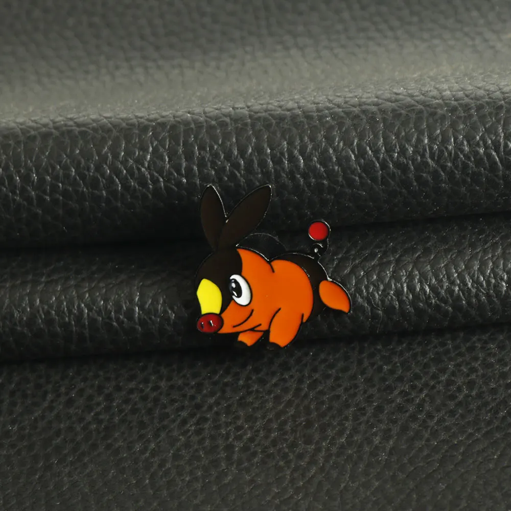 Nette Ferkel Brosche Pins Klassische Spiel Rolle Animation Tepig Abzeichen Cosplay Requisiten Broschen Schmuck Kawaii Zubehör Für Freunde