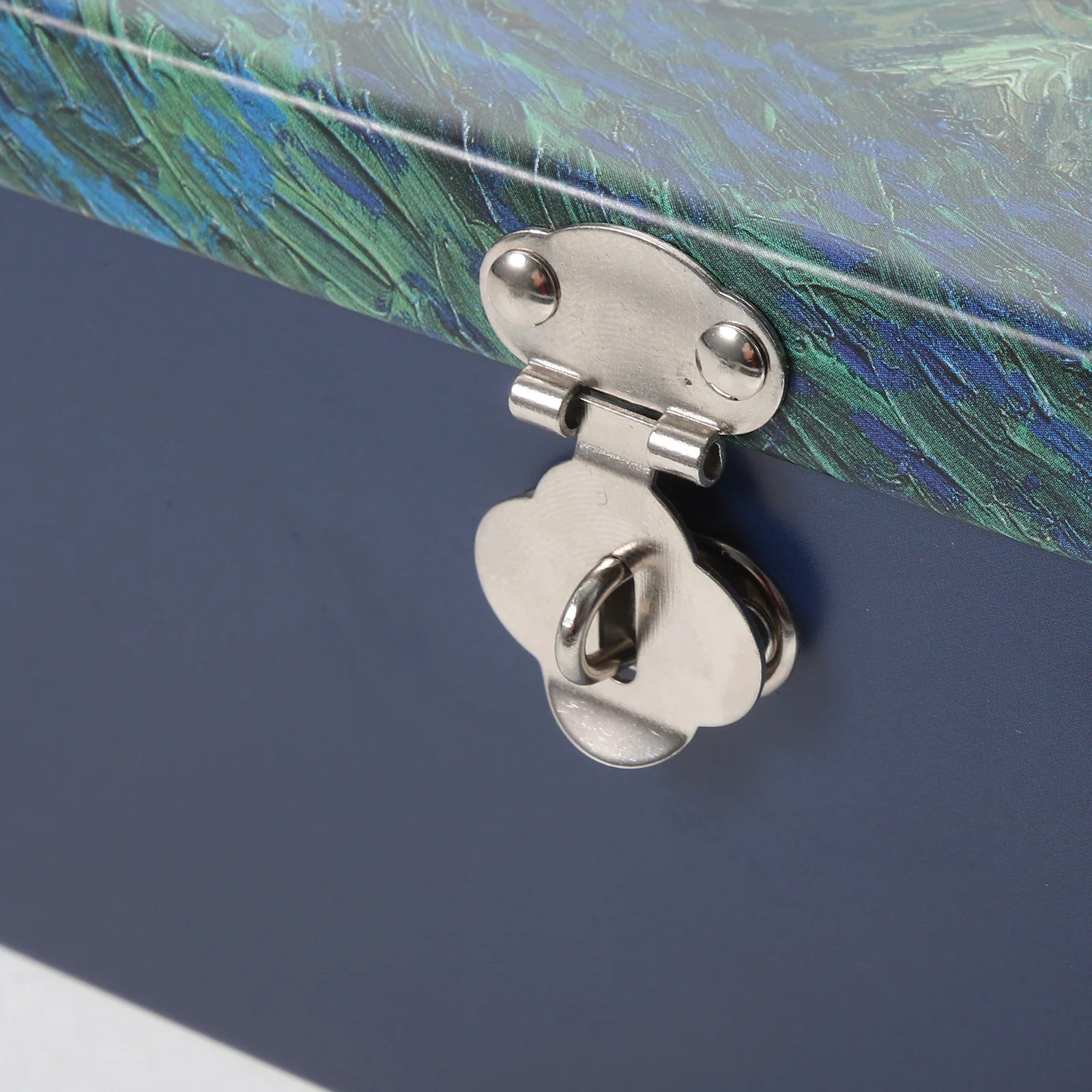 

Vintage Tinplate Storage Box Small Lockable Jewelry Case Multipurpose Tinplate Organizer Keepsake Storage Box for Desktop