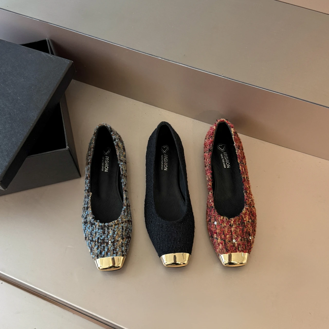 حذاء نسائي بكعب منخفض مطبوع عليه ركلة واحدة معدني مزخرف عند أصابع القدم ونعل مطاطي مقاوم للاهتراء مريح وقابل للتنفس Zapatos Mujer