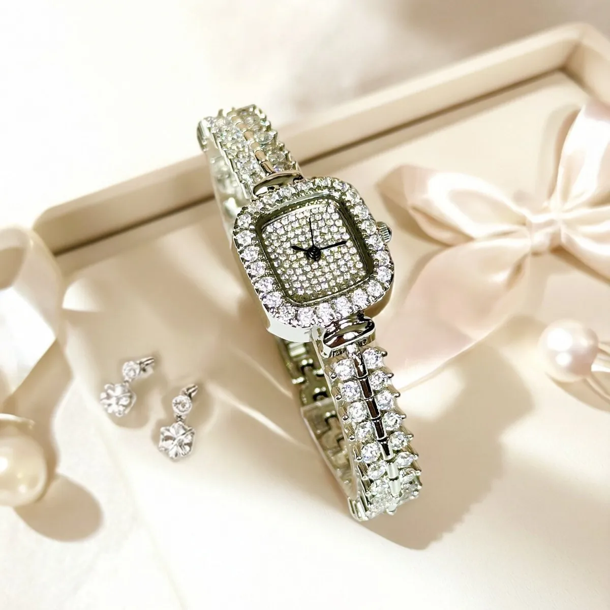 Luxurious Inlaid Zircon Exquisite Water Droplet Shaped Bracelet for Women's Watch Silver Elegant Party Jewelry Quartz Watches