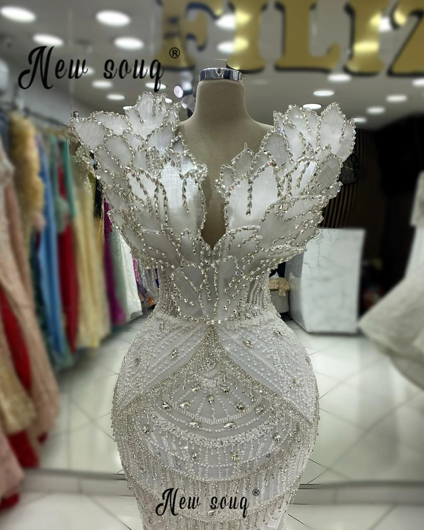 Bridal White Leaf-shaped Evening Dress Handmade Crystals Covered Sleeveless Prom Gowns Dubai Mermaid Cocktail Dress Wedding Gown