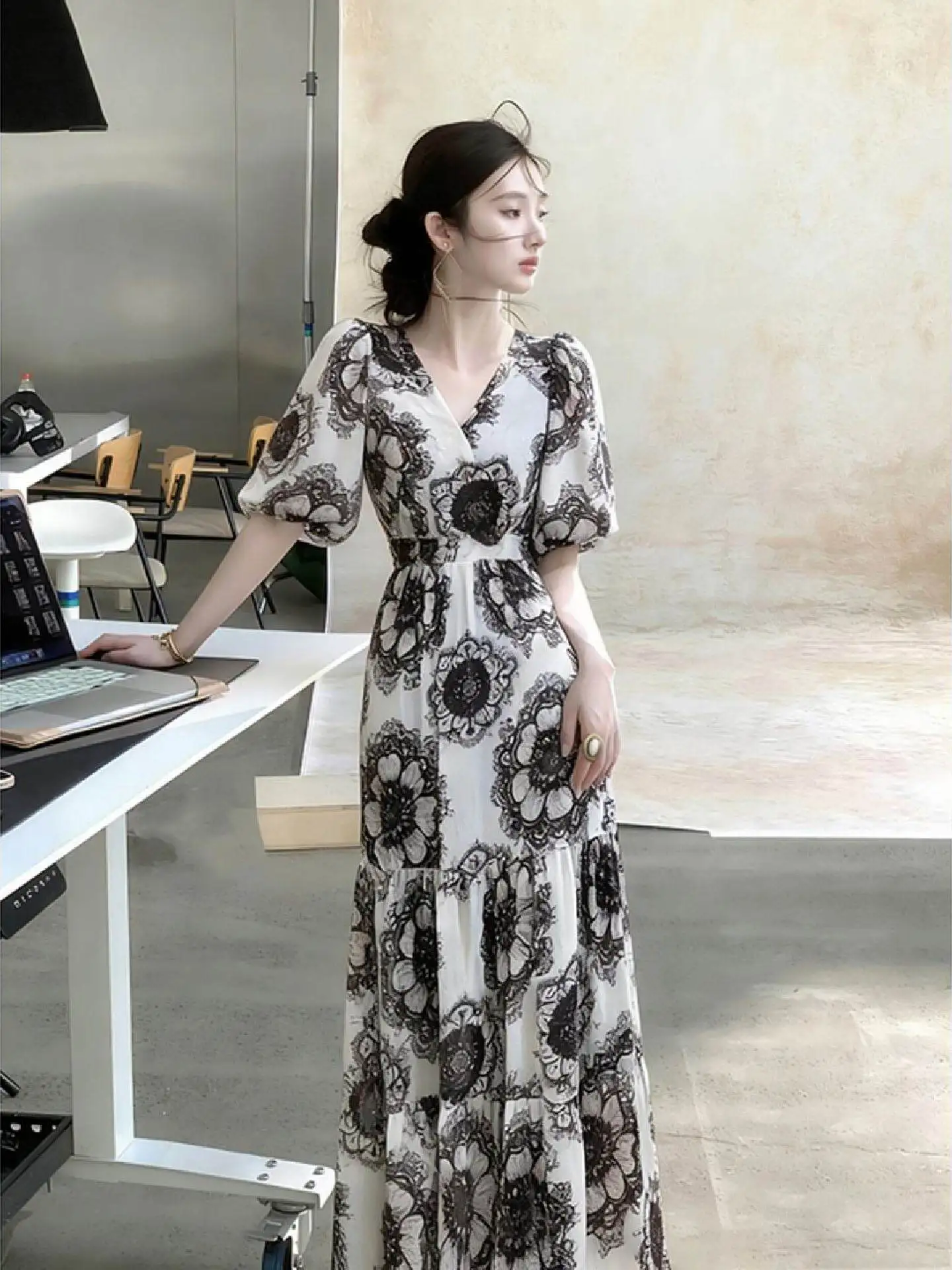 

Элегантное белое платье с принтом, женское, класса люкс, с завышенной талией, приталенное, с длинным рукавом, V-образным вырезом, на молнии, весеннее, для женщин