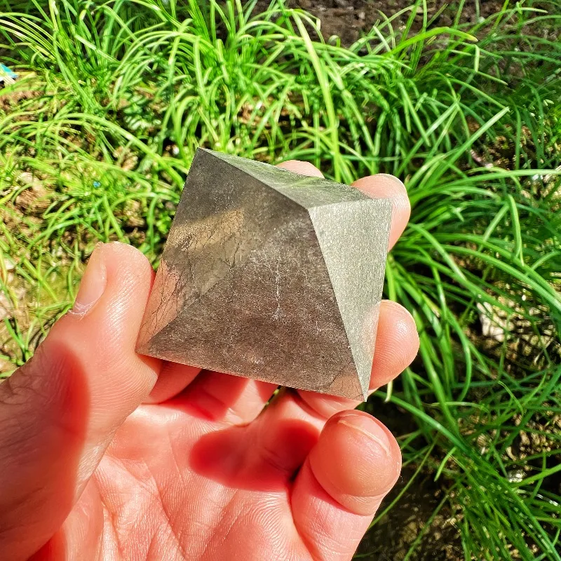 

1pc Natural Pyrite Pyramid Suitable for Home and Desk Decor, Making a Wonderful Gift for Events Like Weddings, Thanksgiving