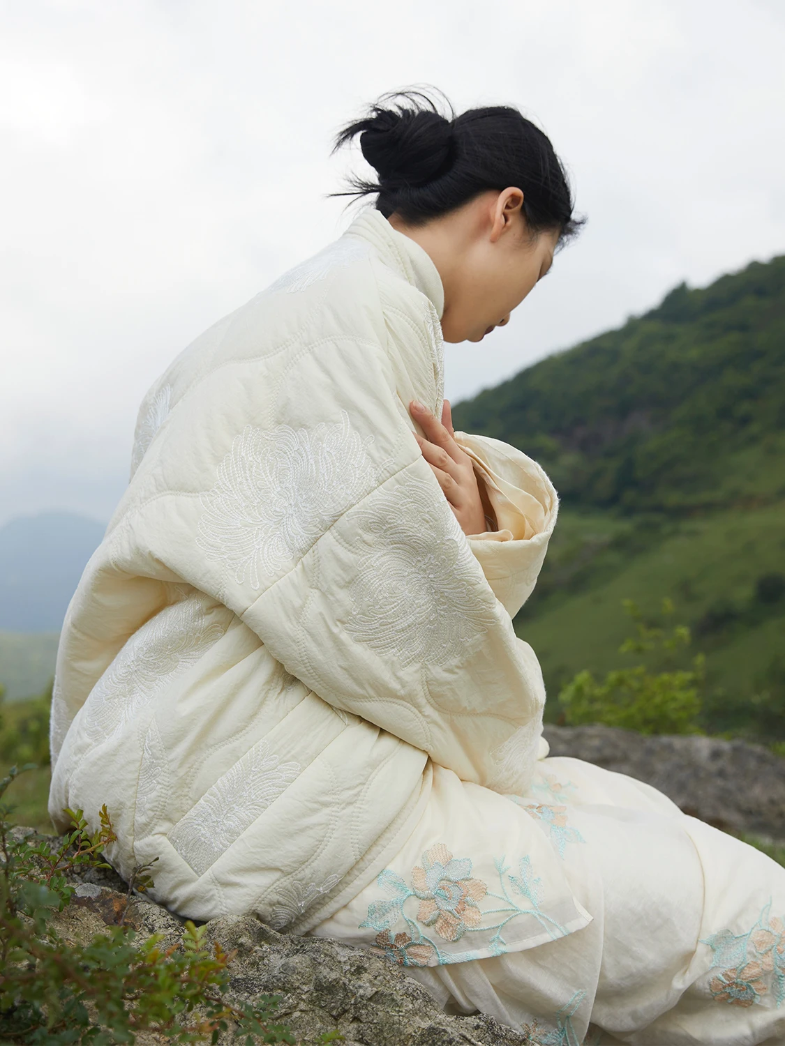 

Женская верхняя одежда из хлопка с оригинальной вышивкой тыквы, длинная женская верхняя одежда на пуговицах средней длины, осень-зима