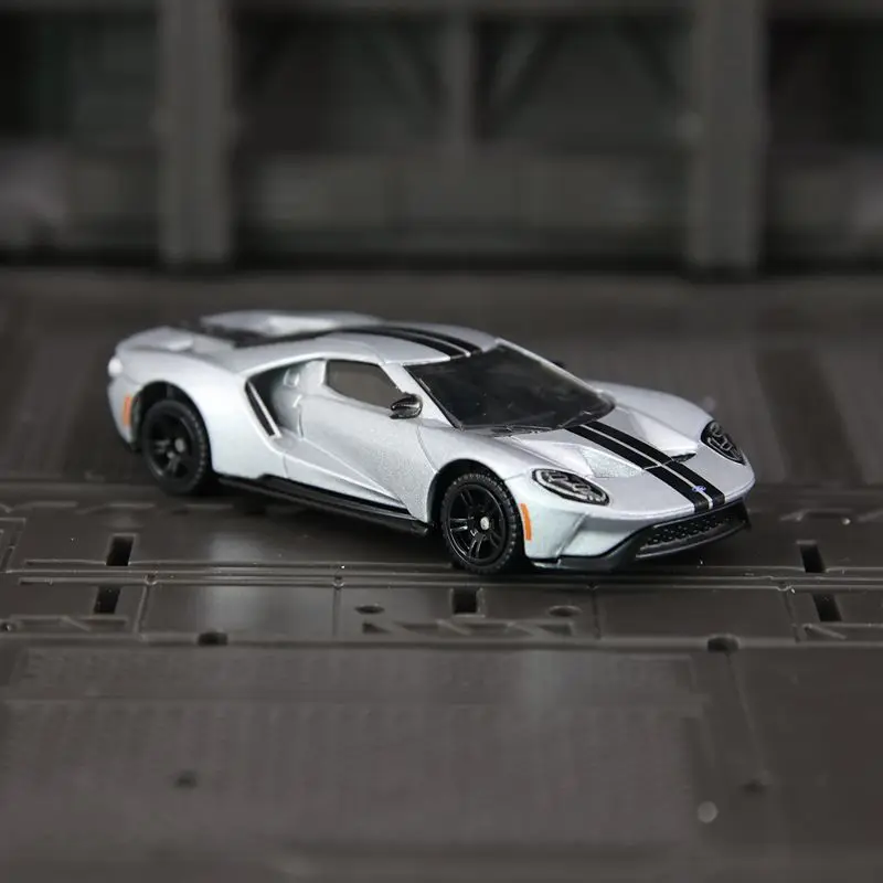 CCA 1:64 Ford GT2017 liga modelo de carro esportivo suspensão deslizante modelo de carro pequeno ornamento coleção presente detalhes ricos
