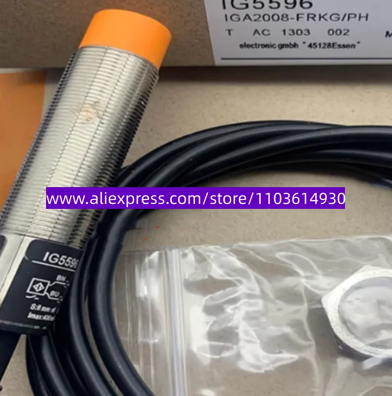 

2PCS New inductive sensor IIM214 IIM215 IIM216 IIM218 IIM202 IIM210 IIM211 IIM213 IIM204 IIM203 IIM209