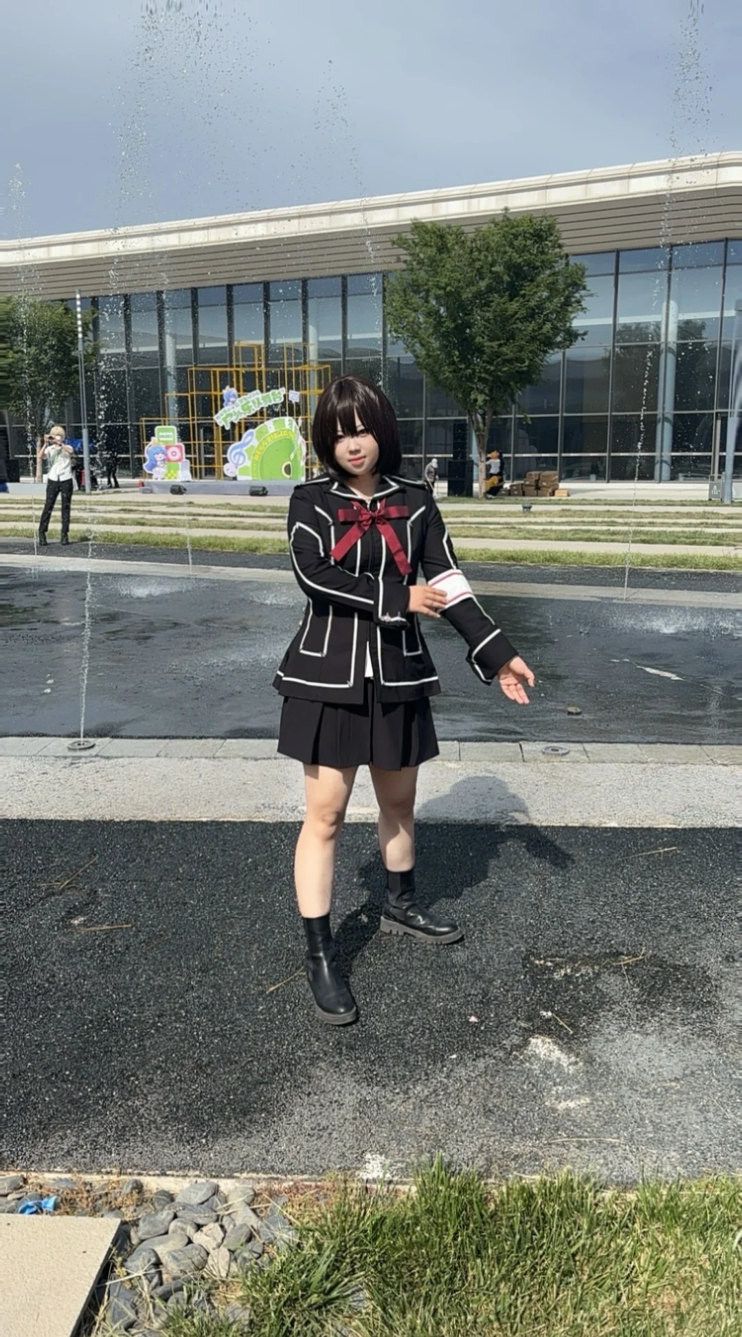 حار جديد كوران يوكي تأثيري حلي هالوين عيد الميلاد لعب الأدوار حفلة المعرض زي XS-XL أبيض وأسود نمطين