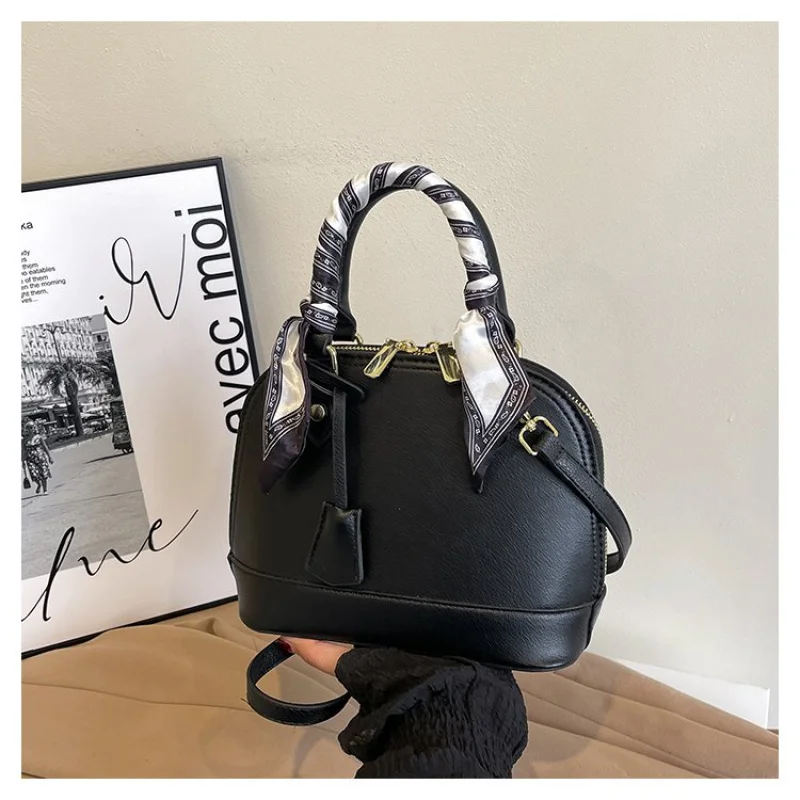 حقيبة ساعي البريد للسيدات الراقية مصنوعة من الجلد الناعم تتميز بمظهر ركاب كاجوال بسيط عتيق وباريس ​