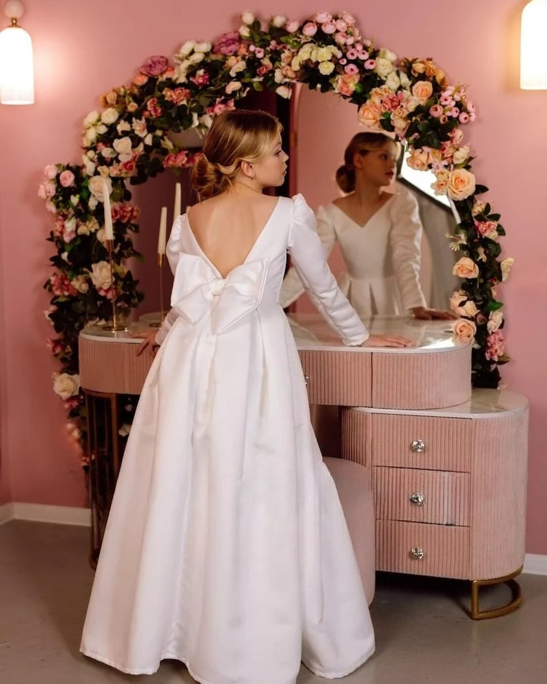 Flower Girl Dress Holy Communion Wedding Dress for Girls White Long Sleeve Satin Baby Dress Pageant Dresses for Girls Ball Gown