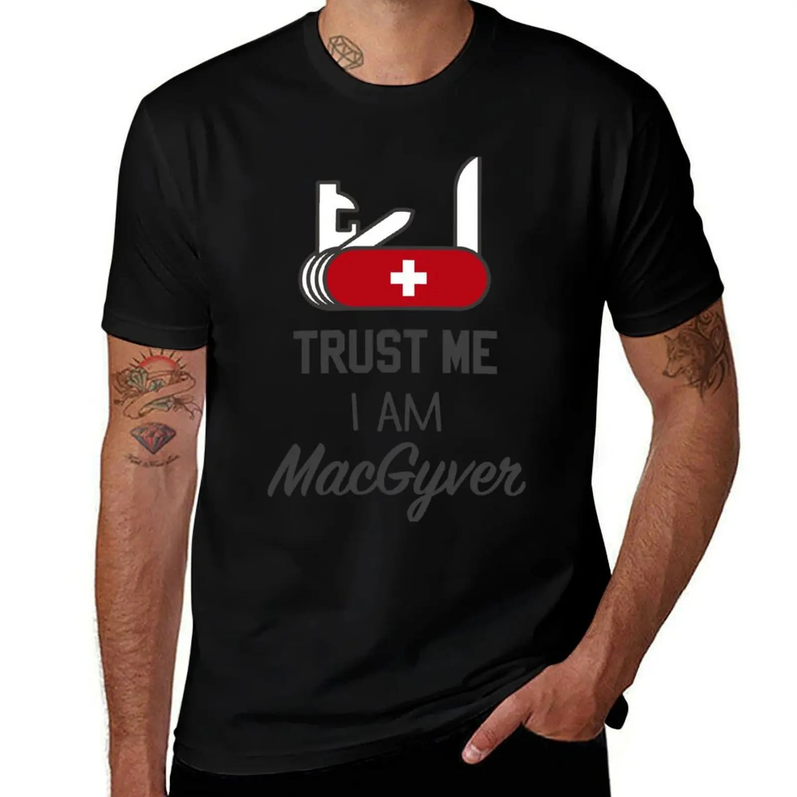 Camiseta de Anime MacGyver Trust, Camiseta Lisa 'Me I' para Hombre, Camiseta Gráfica Informal y Cómoda para Fans, Ropa Masculina