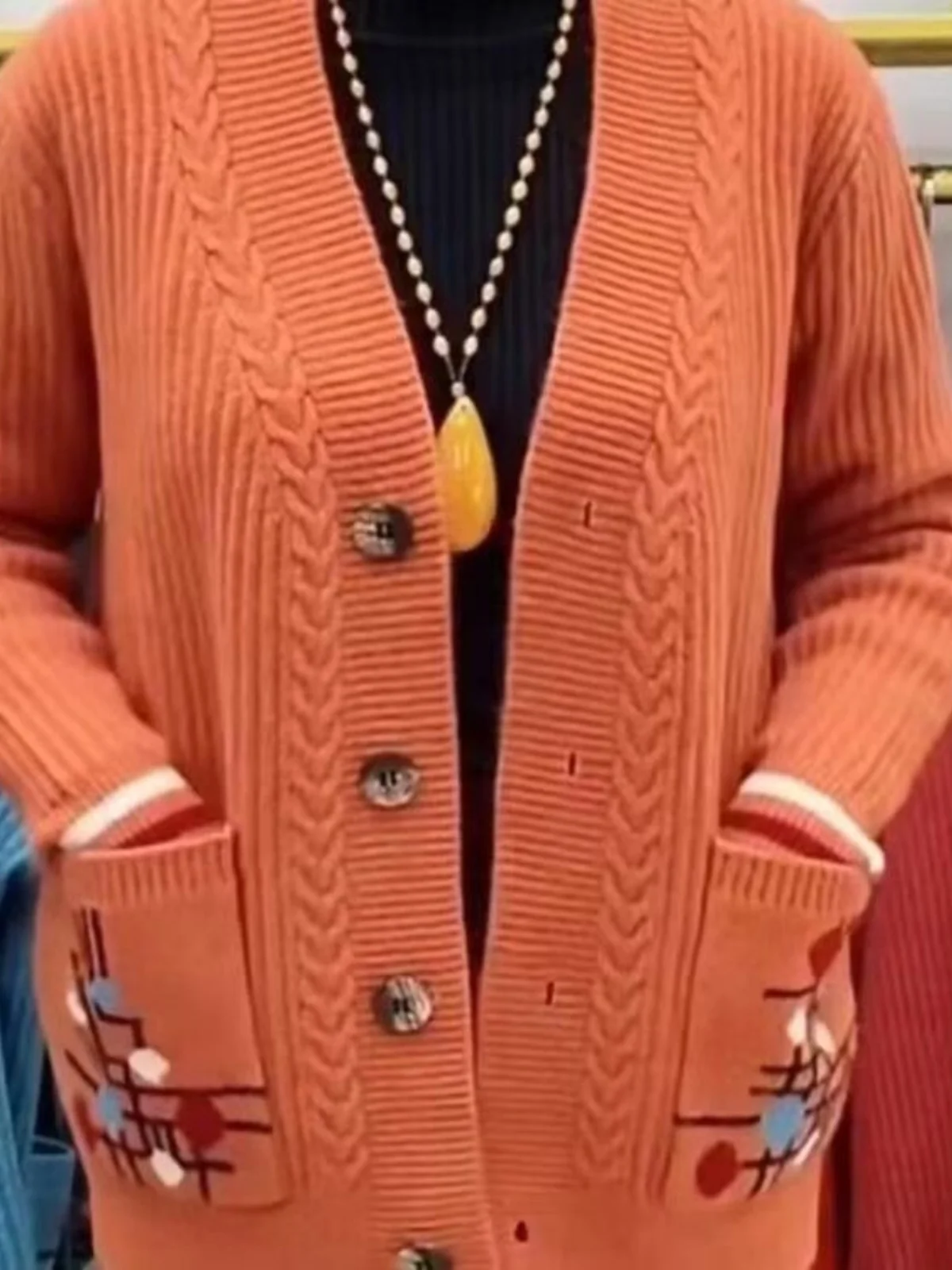 

2025 Spring Knitted Cardigan with Pockets Mommy Style plus Size Trendy Outerwear High End Base Shirt Long Sleeve Color