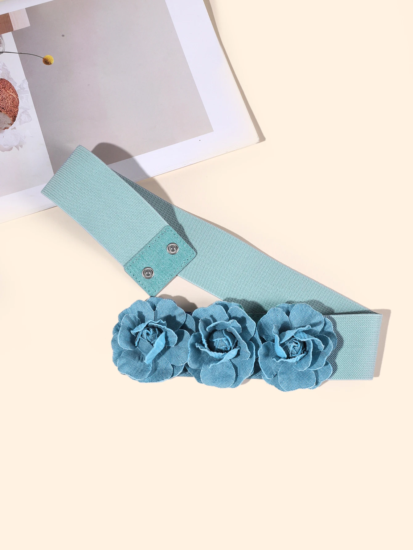 2025 damski szeroki elastyczny pasek w stylu europejskim i amerykańskim z dużym ozdobnym paskiem w kształcie róży