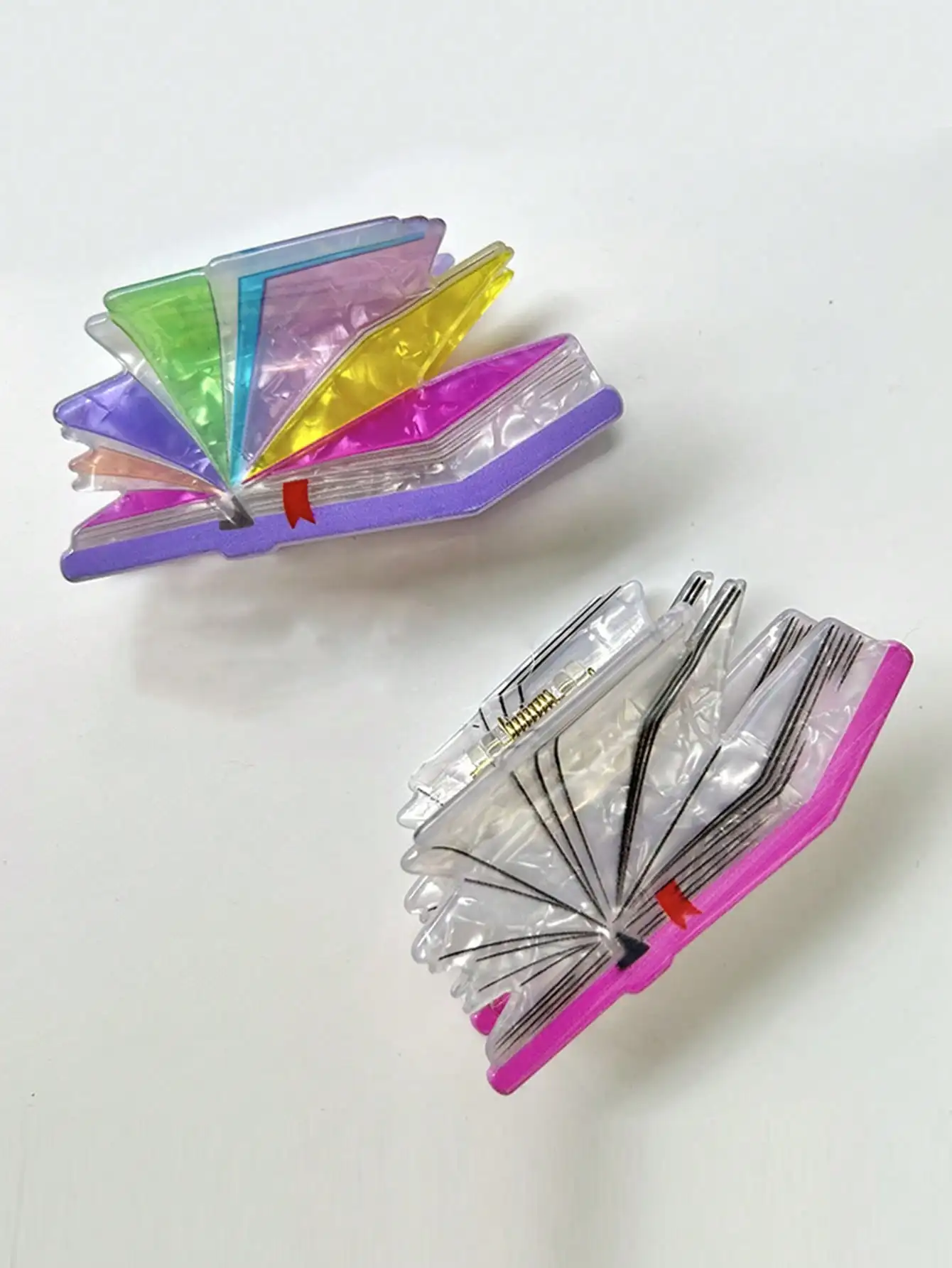 Pinza para el pelo mediana con libro de dibujos animados de colores falsos para mujer, 1 unidad, para peinados pequeños y semi-up