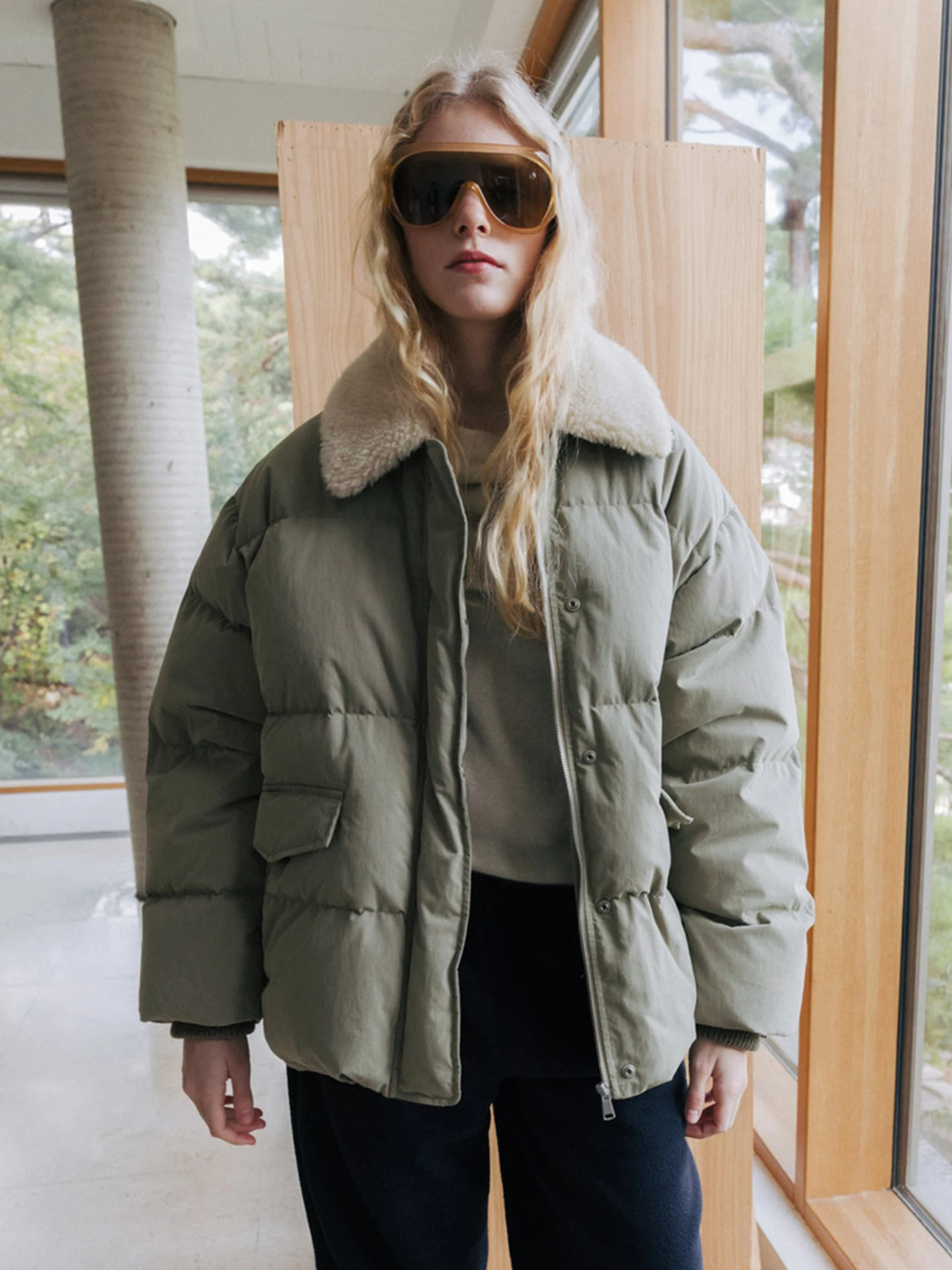 

Women's Short Puffer Jacket Duck down Parka Collar Coat Winter Windproof Korean Style Loose Fit 80% down White Fur Collar