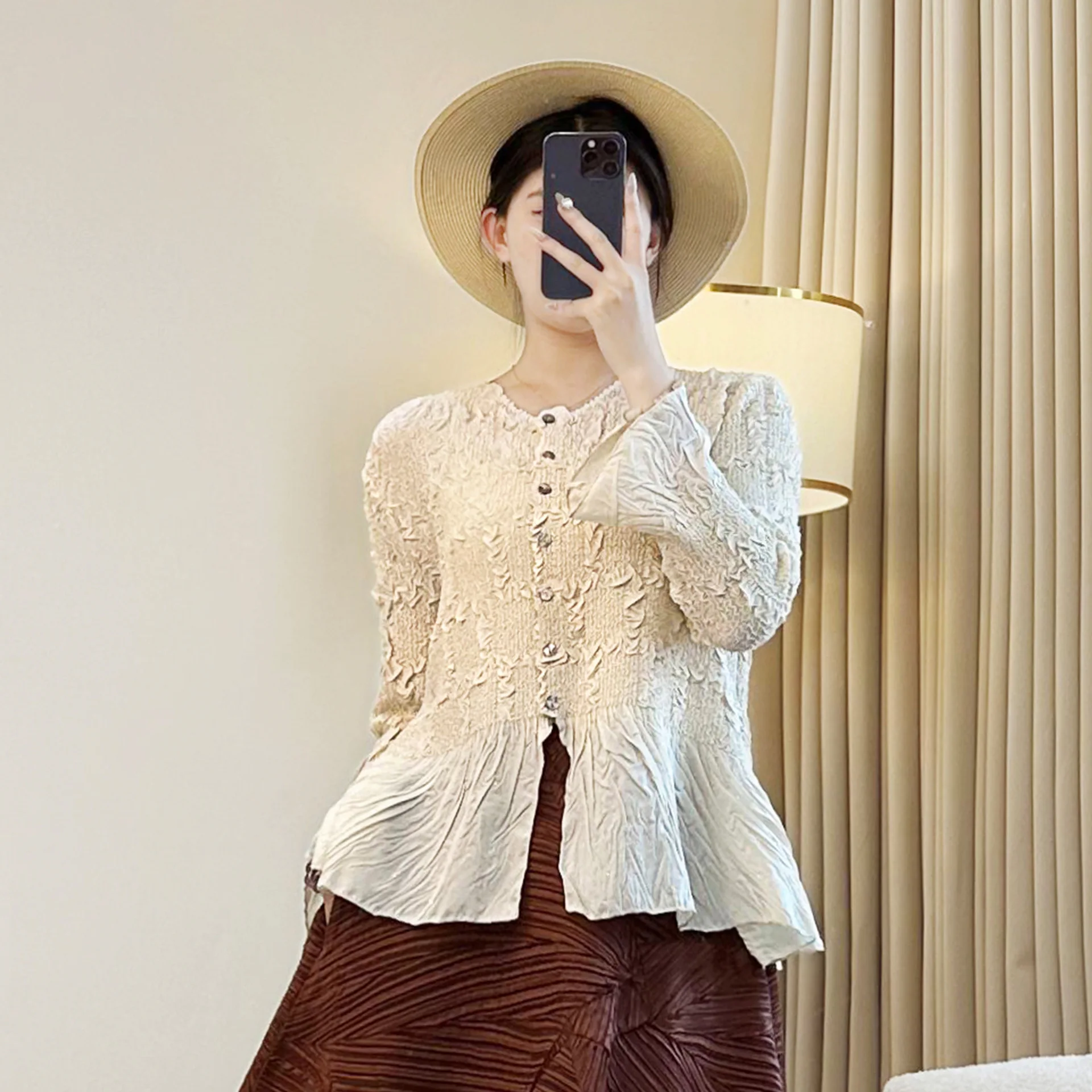 Miyake-Camiseta plisada para mujer, Top elegante de un solo pecho con lentejuelas y cuello redondo, chaqueta plisada versátil, Color sólido, 2025