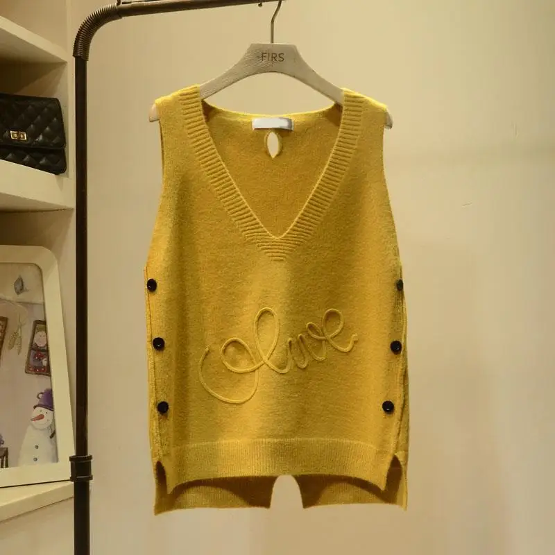 Short Button V-neck Knitted Vest for Spring and Autumn Stylish and Loose Fit Slimming Women's Top