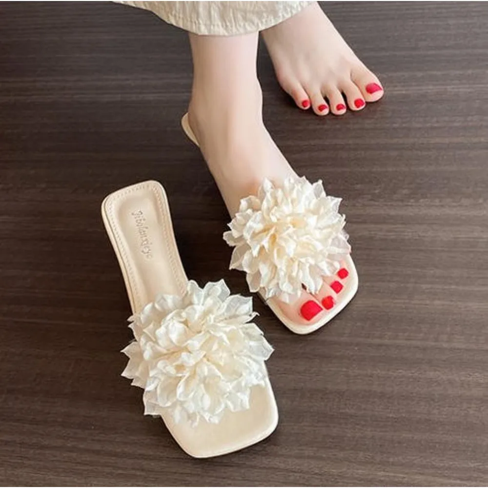2026 Modische Designer-Sandalen mit neuartigem Zehen-Off-Design und Blumenverzierungen auf transparentem Absatz – Elegante Damen-Sandalen