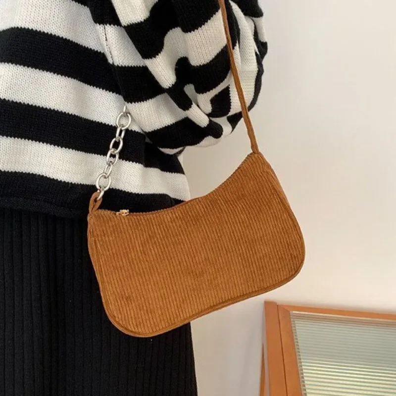 2024 Herfst En Winter Nieuwe Draagbare Kleine Vierkante Tas Pluche Schoudermode Retro Corduroy Onderarm Baguette Tas Handtas