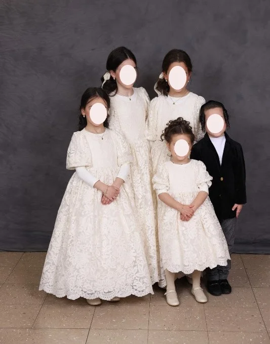 Robe de demoiselle d'honneur blanche crème, manches courtes bouffantes, dentelle florale, longueur au sol, ligne A, première communion, séance photo de famille, personnalisée