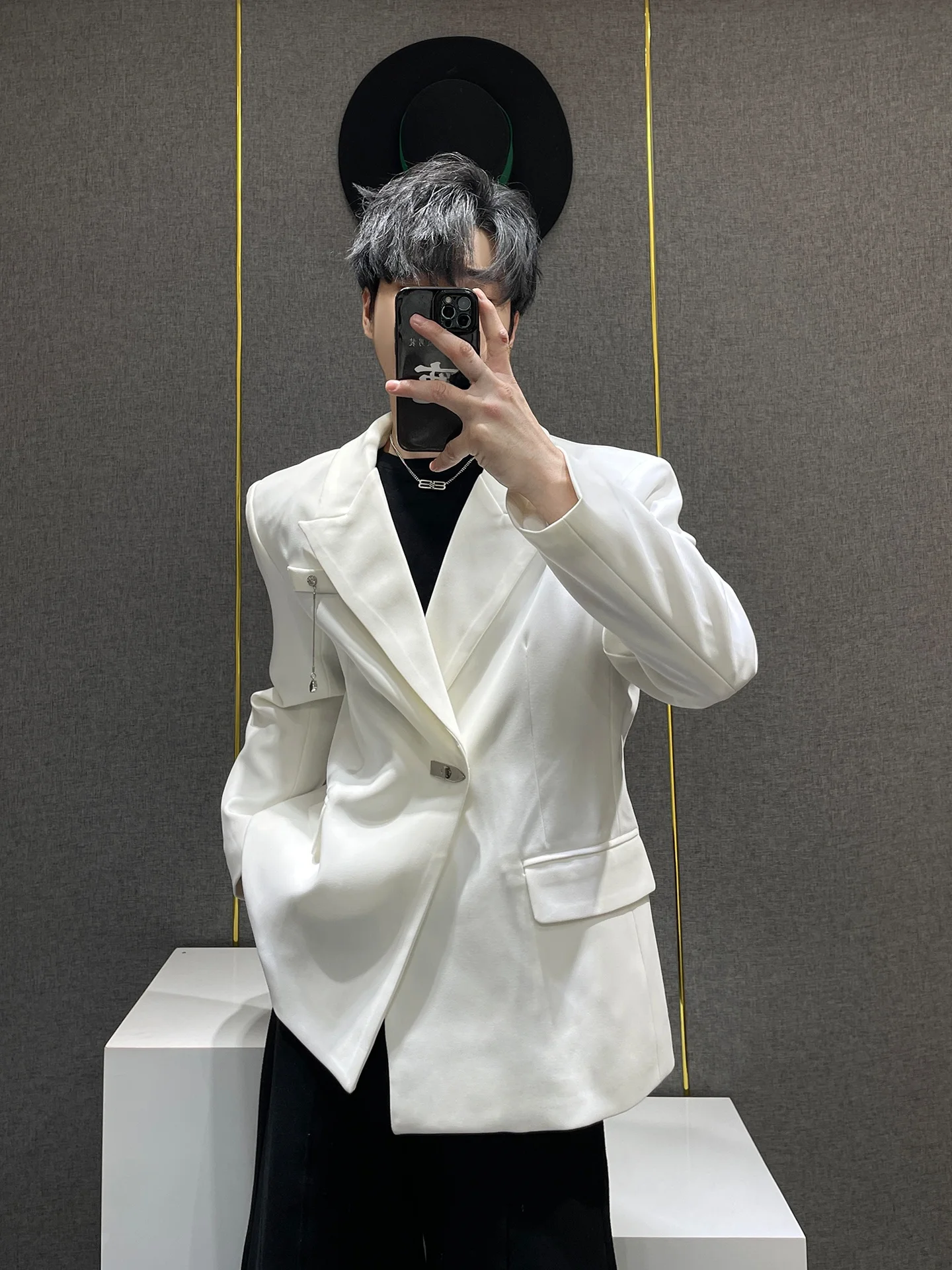 

Loose Fit Casual Men's Suit Jaet Metal Lo oulder Pad Faion Urban Sle Long Sve Pure Color Single Button Closure