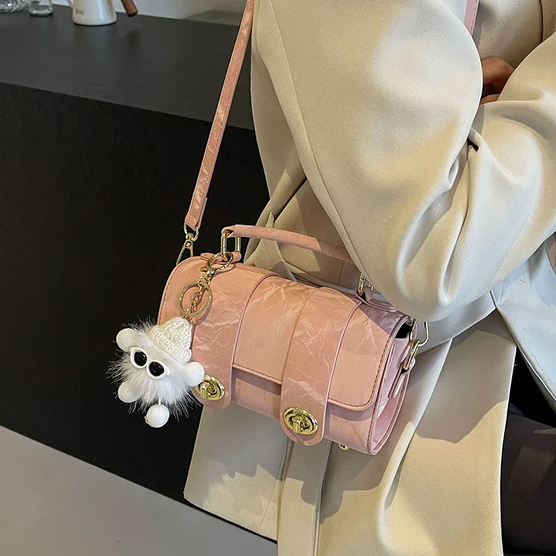 

French retro small bag female 2025 early spring new tide with single shoulder crossbody bag handheld Boston bag send pendant
