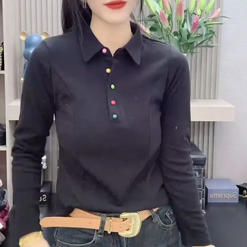 เสื้อยืดคอโปโลกระดุมสีต่อกันใหม่สำหรับแฟชั่นของผู้หญิงลดอายุและมีสไตล์อเนกประสงค์