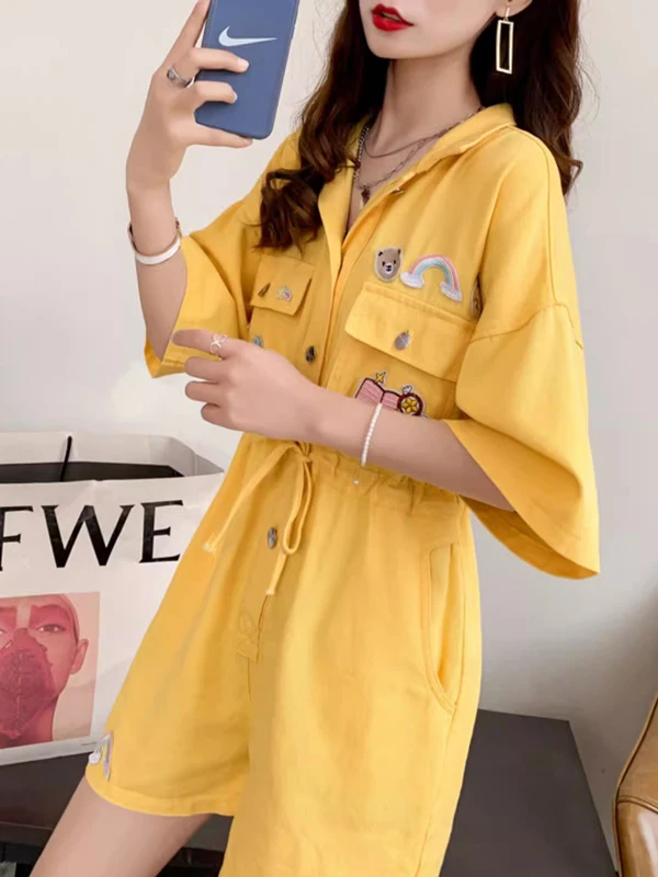 

Повседневный джинсовый комбинезон для женщин, летний, маленький размер, свободный крой, утягивающий, с короткими брюками, милый, на пуговицах, со средней талией