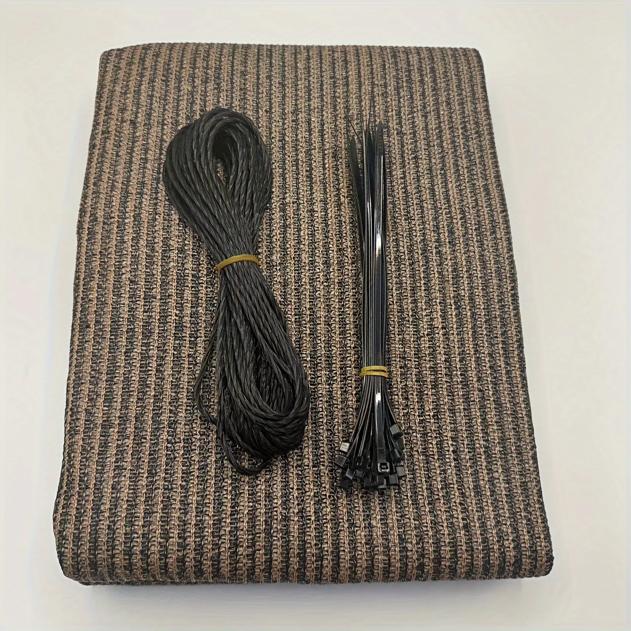 

Наружная солнцезащитная и теплоизоляционная сетка: солнцезащитная сетка с хорошей защитой от солнца и теплоизоляционные эффекты.