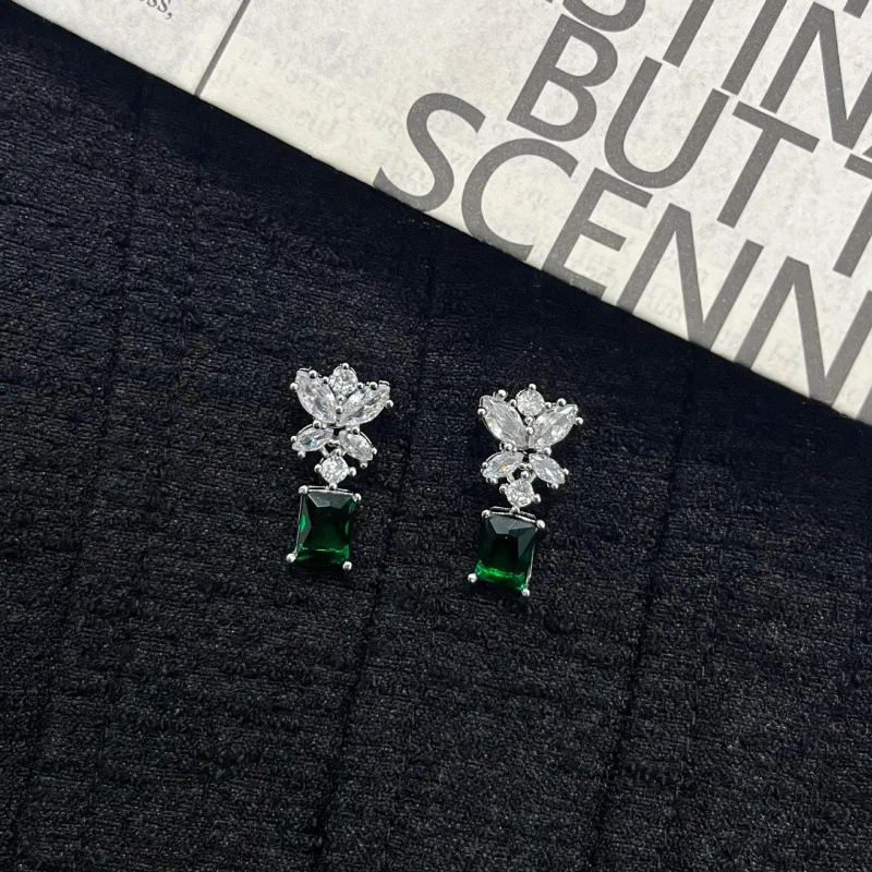 New Fashionable and Personalized Geometric Simulation Emerald Zircon Colored Earrings with Feminine Temperament Square Jewelry