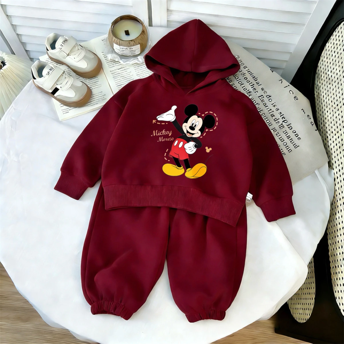 

Комплект для мальчиков и девочек 1-8 лет: толстовка с капюшоном и брюки с мультяшным принтом, новый милый костюм для малышей