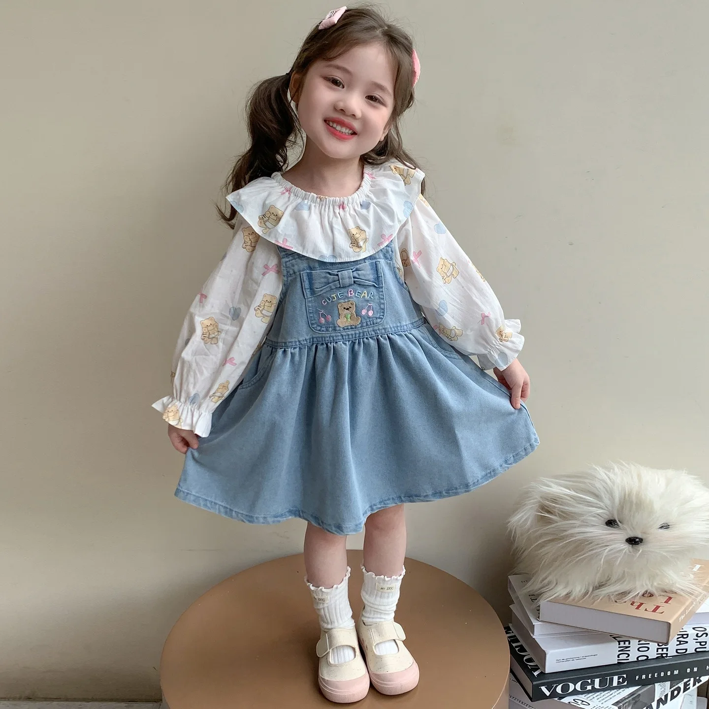 

Осенняя детская одежда из 2 предметов для девочек, детские блузки с вышивкой медведя для девочек, костюмы, свободные джинсовые платья с передними карманами, наряды на бретелях