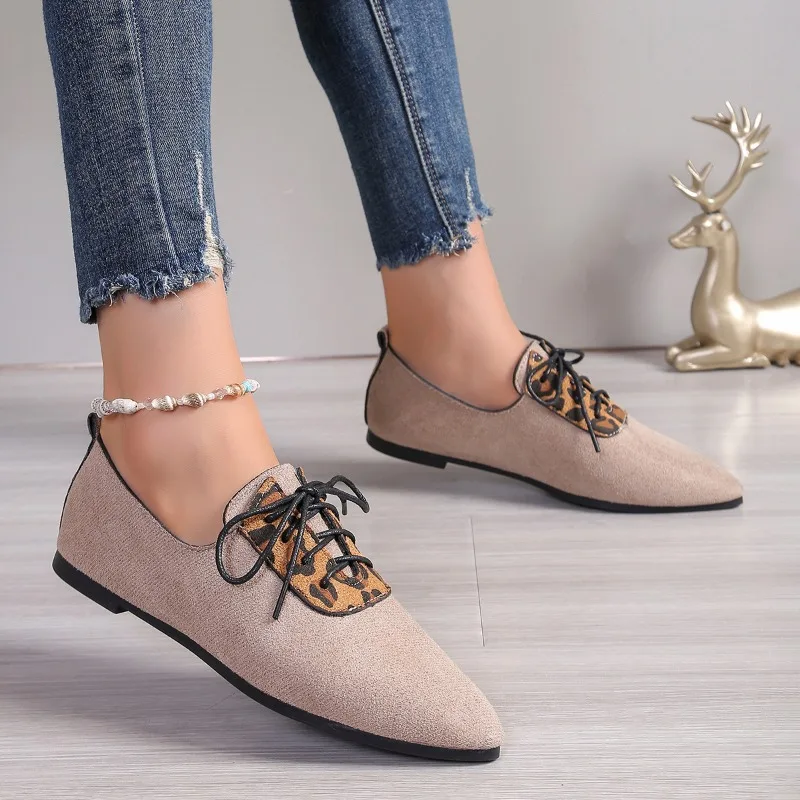 Scarpe tacco basso moda donna autunno nuova testa a punta in pelle scamosciata allacciatura frontale suola morbida antiscivolo scarpe basse resistenti all'usura