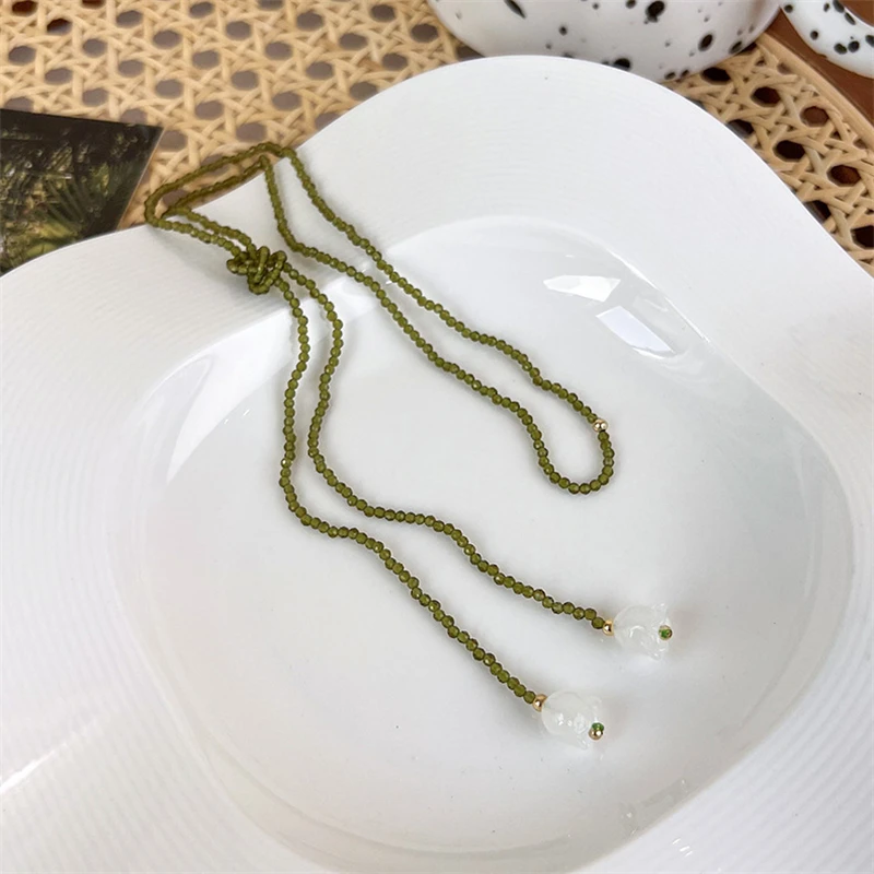 Elegante grüne Reisperlenkette für Frauen, romantische Halskette mit Maiglöckchen-Anhänger, verschiedene Halsschmuck – Detail 8