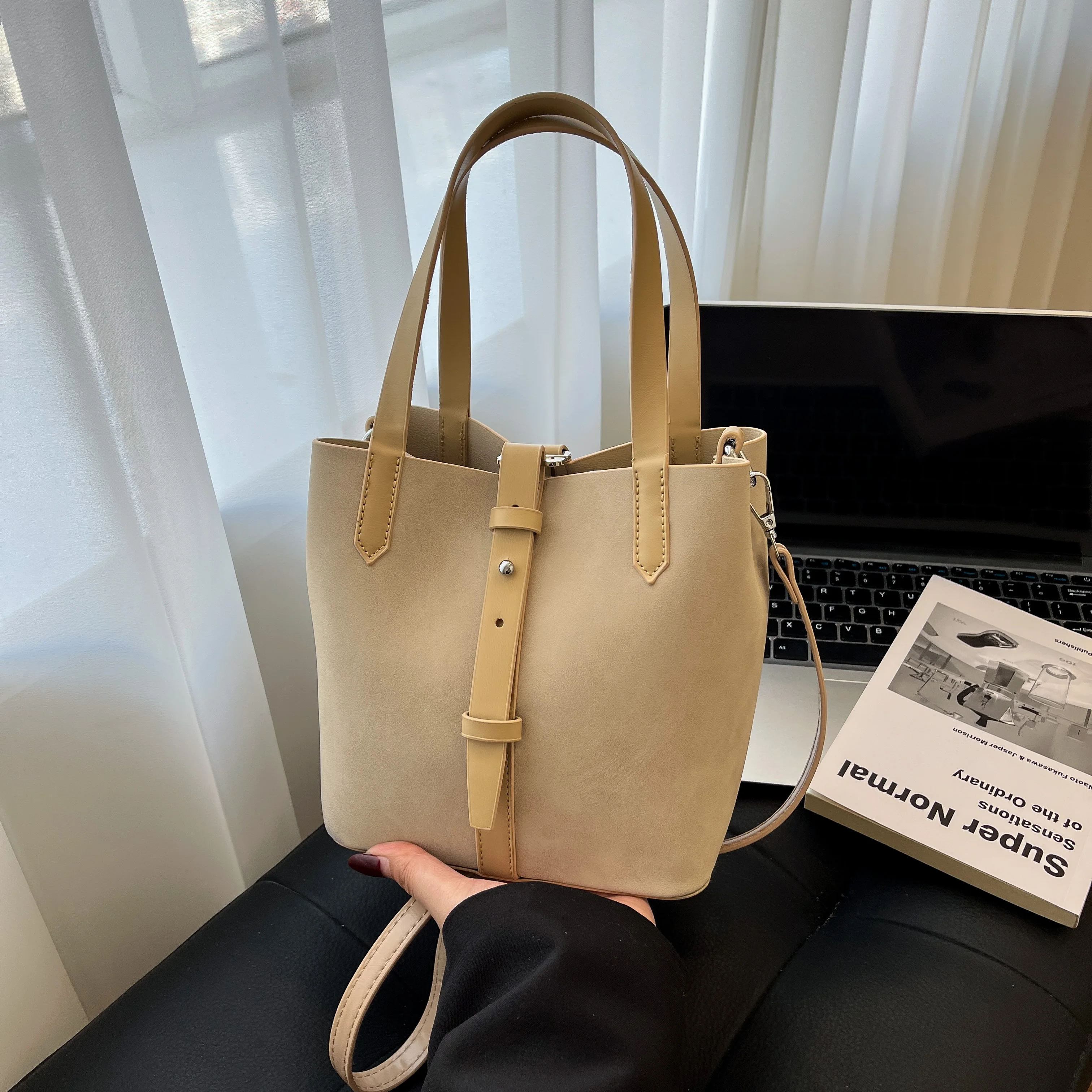 Retro Women's Bucke… - image