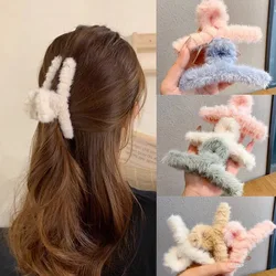Winter Faux Fur Hair Claws for Women Elegant Acrylic Crab Barrette Hairpin Girls Hair Accessories Furry Headwear Hair Claw Clip