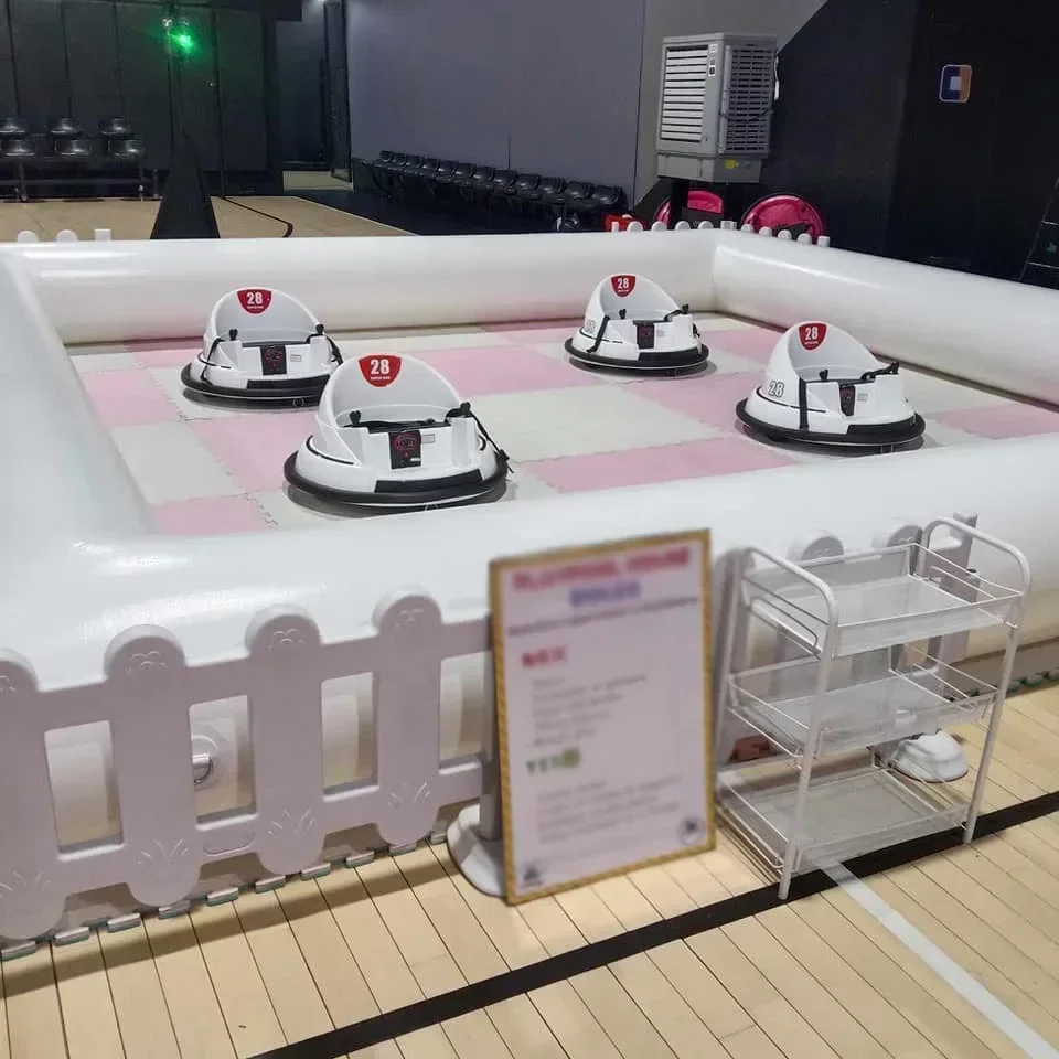 4 سيارات + 1 مسار سباق قابل للنفخ ملاهي سيارات ممتصة للصدمات كهربائية للأطفال في الهواء الطلق التحكم عن بعد DC12V أطفال ركوب على السيارة #5