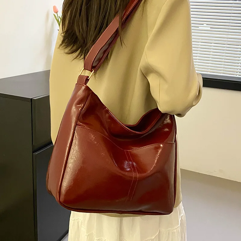 Red Large Capacity Oil Wax Leather Shoulder Bag Bright Surface Women\'s 2024 New All-match Tote Bags Casual High Quality Handbag